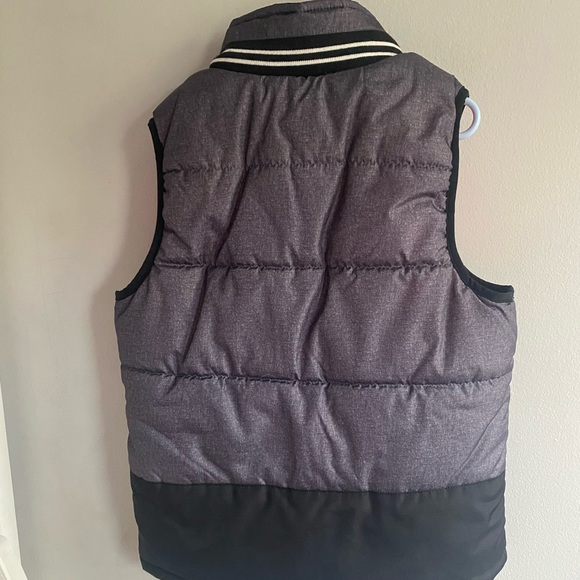 Grey vest - Picture 2 of 4
